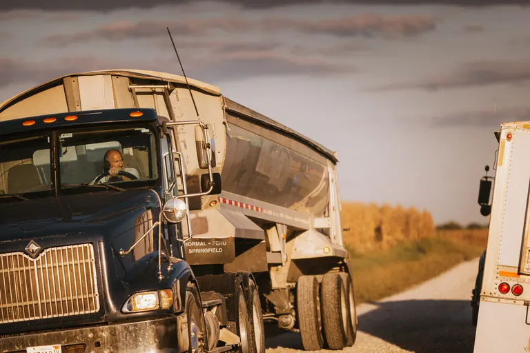 Minnesota executive order lets ag and forest product vehicles exceed weight limits by up to 10% to cut fuel costs