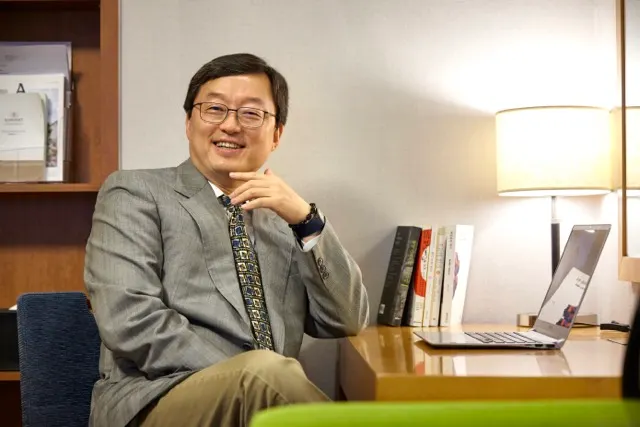 MSUM philosophy professor Chang-Seong Hong named Dille Distinguished Faculty Lecturer, speaks Nov. 5
