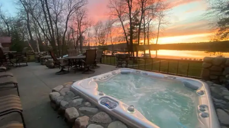 6 Amazing Options for Your Next Lakes Getaway