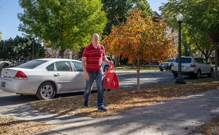 Andrew Wollin, a DoorDash Dasher from Fargo, ND, photographed on October 15, 2024. Thanks to Starion Bank’s partnership with DoorDash, Dashers like Andrew can now easily manage their earning
